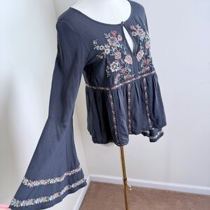 American Eagle Boho Embroidered Top XS Blue Floral Bell Sleeve Peplum Cottagecor